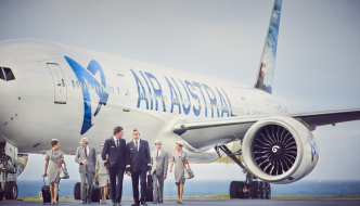 Avion Air Austral et son équipage