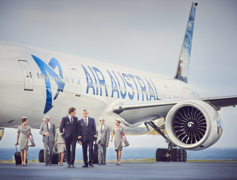 Avion Air Austral et son équipage