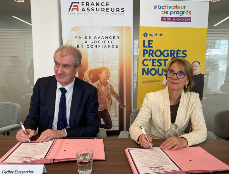 Didier Eyssartier (Agefiph) et Florence Lustman (France Assureurs) signent la charte #activateurdeprogrès